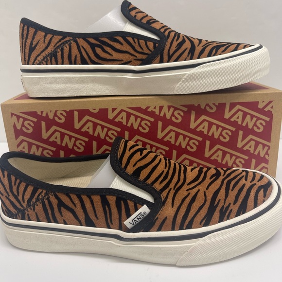 Vans Women’s Slip-On Sf
(Animal Stripes) Black/Marshmallow Sneakers 
VN0A5HYQ9ZY - Picture 3 of 16